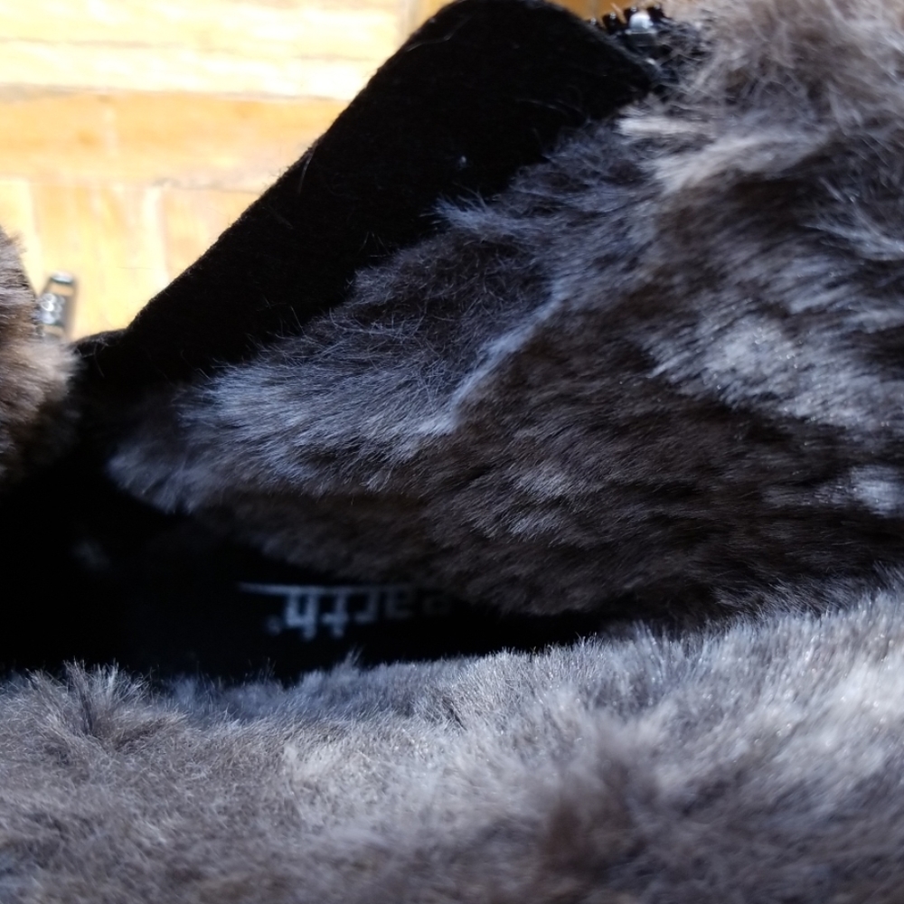❄ Earth Black Suede Faux Fur Roamer Boots - Picture 5 of 8